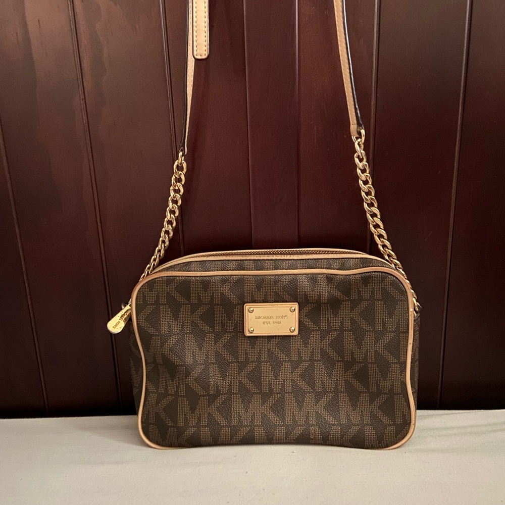 Micheal Kors Jet Set Crossbody